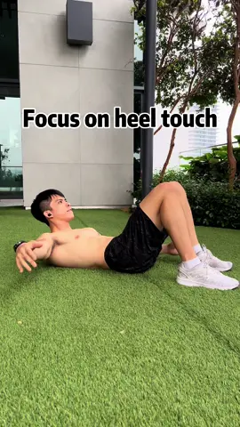 If you only touch the heels, it will not stimulate the oblique muscles at all. It is recommended to bring the entire torso side up to better stimulate the oblique muscles. #sideheeltouch #sidetouch #oblique #6packs #abs #6packsshortcut #6packs #gym #malaysia #sigma #coach #personaltrainer #Fitness #fyp #tiktok #tiktokguru