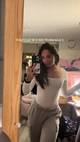 Super short vid - but here is a little what I eat in a day! #whatieatinaday #snack #food #collegelifestyle #pennstate 