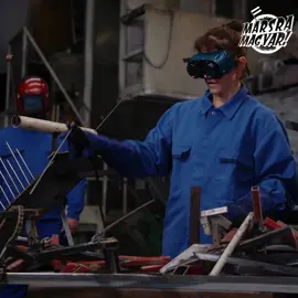 Mari, a megszállott, öntudatlan művész-zseni! #marsramagyar #hajnalvasad #stefanovicsangela #vassmari #magyartiktok #nekedbe #kortársművészet #magyarsorozat