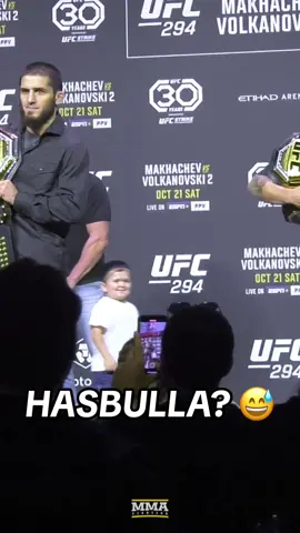 Islam Makhachev and Alexander Volkanovski are joined by Hasbulla after facing off 😅 #islammakhachev #alexandervolkanovski #hasbulla #UFC #ufc294 #faceoff #mma #fight 