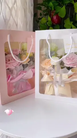Bó hoa hồng sáp nhiều màu sắc có túi giấy #bóhoa #quatang #quatangnguoiyeu #quatangbangai #quatangsinhnhat #TikTokFashion #thinhhanhtrend 