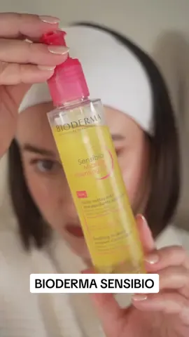 For my sensitive skin besties ♥️ Bioderma’s Sensibio line is absolutely incredible. I’m loving the new Micellar Cleansing Oil and Defensive Serum together. Both are so soothing! #bioderma #biodermasensibio #sensitiveskin #sensitiveskincareroutine #sensitiveskincare #skincareroutine 