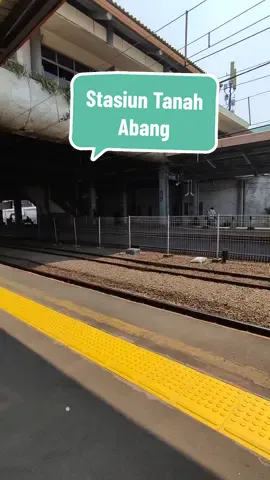 Siang siang di Stasiun Tanah Abang #travel #kereta 