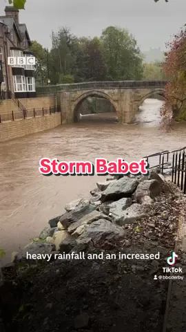 Derbyshire has an amber flood warning in place ⚠️ The River Derwent could reach levels similar to November 2019, when it peaked at 5.18 metres. Our reporter Jack Tymon has been in Matlock this morning, where locals are preparing for floods. #derbyshire #matlock #stormbabet #flooding #riverderwent 