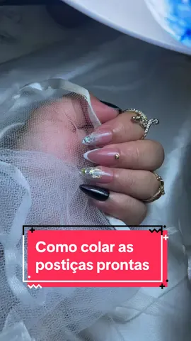 Agora eu vou “insinar” vcs 😂🫰🏼❤️ Não existe dificuldade na colagem, bora tirar o medo de compras as postiças prontas por nao saber colar🔥#posticarealista #posticasperfeitas #posticasdeluxo #posticaprontapraaplicar 