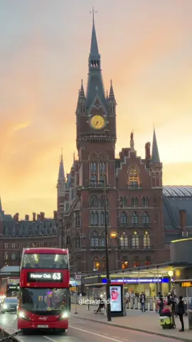 London is the capital and largest city of England and the United Kingdom. It’s known for its rich history, iconic landmarks, diverse culture. A global financial hub and a major tourist destination, offering a blend of modernity and tradition. 📍London, 🇬🇧  Follow for more…  🎥@letswatchdiz  #bigben #elizabethtower #londoneye #regentstreet #traveller #travelling #londonlife #londoncity #london #england 