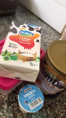 Receita: 100Ml de leite em líquido equivalente a 1litro, 700Gr de leite em pó esquivalente a 10colheres de leite, 1copo de iogurte natural de 125gr.📃👩🏾‍🍳 sigam o App vizinho e acompanhe os meus stories #iogurtecaseiro🥛 #maosdefada #yammystory 