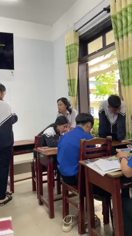 ủa ai ghẹo gì bạn?!