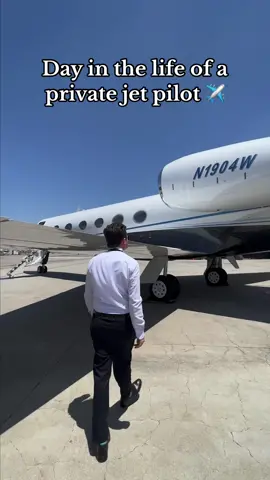Our pilots are always cooking up some heat 🧑‍🍳 ✈️ #pilot #aviationcrew #aviationtiktok 
