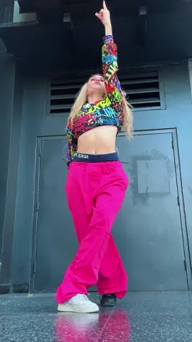 had to hit this one again 🤪 what are your plans for the weekend?! 🩷 dc: @therealjordangrace #dance #dancer #la 