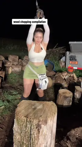 #WoodSplitting #satisfying #satisfyingvideo #woodworking #stihl #fiskars #lumberjack #lumberjill #axegirl 
