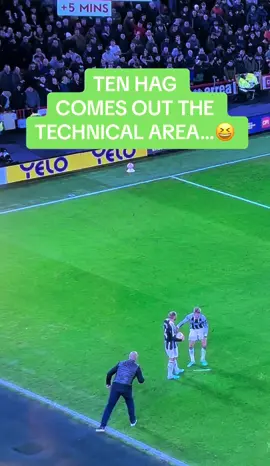 Sheffield United fan just walks on pitch 🤦‍♂️ #mufc #sufc #manchesterunited #football 