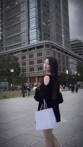 Tốt nhất là không nên làm em buồn, vì em không thiếu người làm em vui 😊@Hà Lé không Lé 