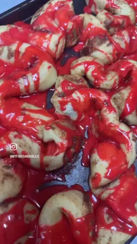Lets make bloody guts 🩸🩸with cinnamon buns @Pillsbury  #cinnamonroll #cinnamon #cinnamonrolls #halloween #halloweenishere #halloweencountdown #pillsbury #pillsburyrecipes #halloweenfoodideas #blood #fake #halloweendesserts #food #foodtiktok #dessert #MomsofTikTok #momlife 