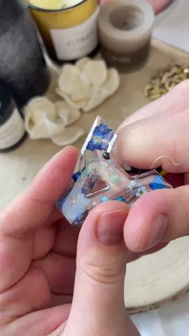 #asmr #resin #epoxy #resinartist #breloczki #żywica #akcesoria #flowersresin 