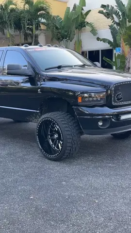Party mode engaged🏌️‍♂️#trucks #diesel #liftedtrucks #automotive #fyp #ripper 