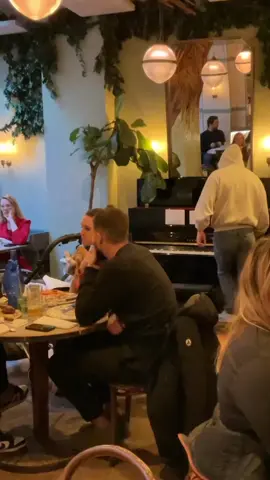 Watch till the END... 🤫 Today I went back to the Italian restaurant by @bigmammagroup and played Lacrimosa by Mozart.  But no one expected that there was a professional CHOIR in the Restaurant 🤯 @lessingularites  Later they told me that they were having lunch before a concert at the Paris Philarmonie. That's the beauty of Music: it connects us 🎹 #piano  #publicpiano  #lacrimosa  #mozart  #opera  #prank 