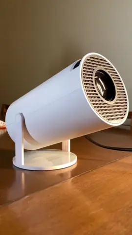 O Magcubic HY 300 é o projetor portátil perfeito para criar experiências cinematográficas em qualquer lugar. Com imagens nítidas e cores vibrantes, ele é ideal para momentos especiais. Leve o entretenimento para o próximo nível com o HY 300 - a sua janela para um mundo de diversão!