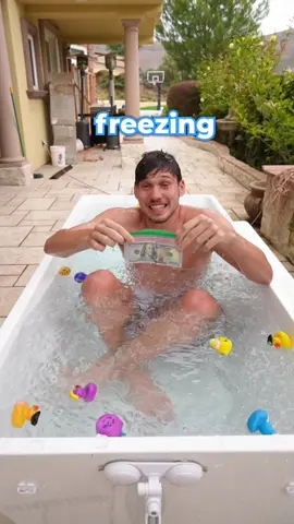 Could you Survive 1 minute in a 32° Freezing Cold Bath? 🧊 🛀   #jesser #icebath #challenge 