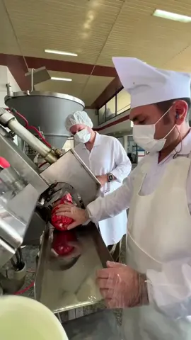 How processed meat is made (🎥: IG/amir_food_review)