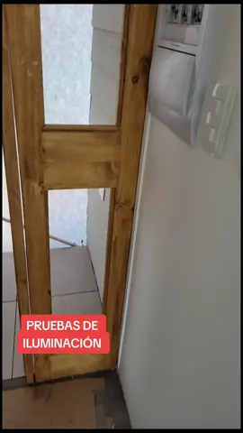 Nos encontramos realizando las pruebas de iluminación de todas la casas recordemos que en este proyecto son 4 casa de 120mm² cada una y la casa 1 y 2 tiene tableros diferente a las casa 3 y 4 ante cualquier confusión  saludos colegas 👷🫡⚡️ PD: EL VIDEO SE LO ENVIE AL CLIENTE AL TERMINAR LAS PRUEBAS POR ESO EL AUDIO  #emprendedor #chile #viral #electricos #oylinstalacioneselectricas #proyectoselectricos #oylelectricidad #sec #electricossec #electricoschile #pliegosric #normaelectricachilena #proyectoelectrico 