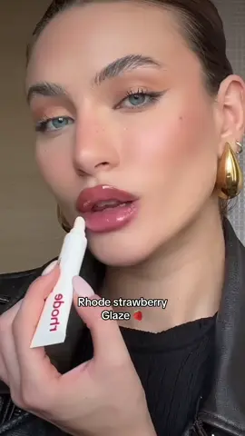 I’m obsessed 🍓 🍩 @rhode skin @Hailey Bieber  #rhode #rhodeskin #rhodeskincare #peptideliptreatment #gloss #glossylips #glazelips #strawberry #haileybieber #haileybaldwin #haileybiebermakeup 