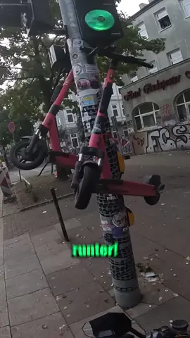 Was ist denn hier passiert?! 🤣 #davidbost #motorrad #gehtsteil 