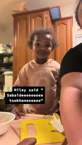 Miley said sabaidee come make thum mak houngh with her.btw i cant stand her i can never get anything  #lao #laotian #laosgirl #mixedbabies #laotiantiktok #laotiktok #fyp #thaitiktok #southeastasiantiktok #culture #laos #blasiankids #laodfoodmovement #foryoupage #laofood🇱🇦 #khmertiktok #thailand #laofoodies #thaifood #cambodianfood #papayasalad #asianfood #cookingwithmiley 