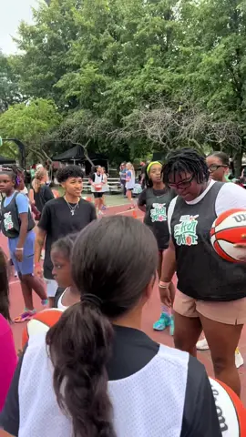 What's up NYC! Get ready to join me and my friends for a fun day filled with hoops, learning, giveaways, and more! Pull up this Saturday to Jersey City Armory from 1-4pm! I can't wait to see yall there! 🏀🧡 @Nike @DICKS Sporting Goods #ItsHerShot