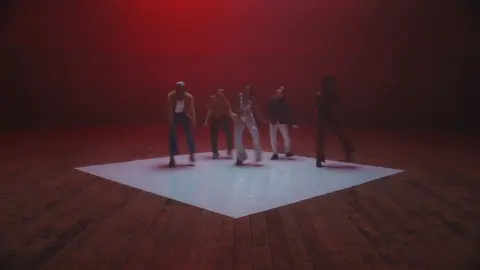 whos down to learn this? One of my favourite pieces i did for @Jungle - Dont play out now 🪩🕺 #shaylatukolanchoreography #fyp #foryou #jungle #dancechoreography #dontplay #choreography #backon74challenge #disco #funk 
