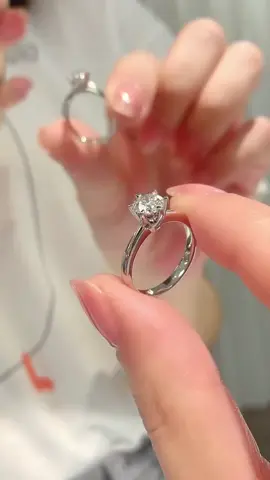 Khi bạn sở hữu chiếc nhẫn kim cương 1 carat‼ ️Tất nhiên là phải khoe rồi#TikTokAwardsVN2023 #nhẫnđôi #nhẫnnam #nhẫn 1k ở hà nội 