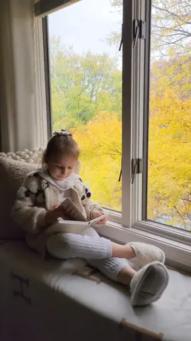 Slow Fall Days 🍂 #fall #falltrends #sweaterweather #fallstyle #leaves #toddlersoftiktok #toddlermom #knittok #knitting #piett #binibambini #shearling #hermes 
