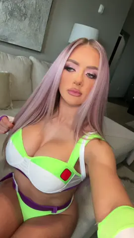 to ♾️ & 🚀 #halloween #fyp #halloweencostume #glam #beauty #makeup #buzzlightyear 