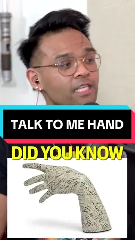 The “Talk to Me” hand has multiple uses, guess im buying one #a24 #movies #film #moviereview #podcast #comedy #horror #horrormovies #scary #funny 