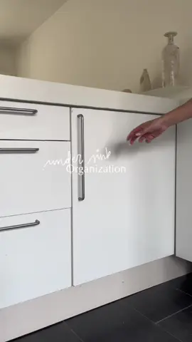 organize with me 🧼🤍✅(had been on my ckecklist for months) I don’t think it’s the most appropriate storage solution, though (I’ll have to try it out for some time to decide whether to reorganize everything 👀) #undersink #organizedhome #asmr #cleaningmotivation #organizewithme #cleanwithme #kitchenfinds #CleanTok #rangement #plasticstorage 