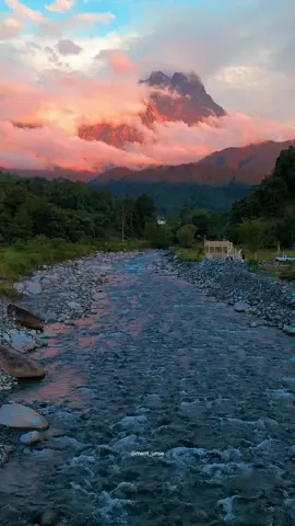 A majestic view of Mount Kinabalu from Polumpung Melangkap View Camp Site, Kota Belud, Sabah 📍 Kota Belud, Sabah Word & Reels by @mem_umie #exploresabah #KKCity 