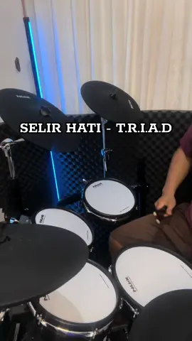 Aku relaa ooo aku relaa ~~  Selir Hati - T.R.I.A.D #triad #drumcover #selirhaticover #coverdrum #selirhatidrum #coverlagu