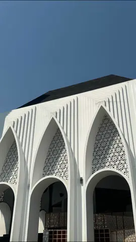 Masjid Agung Al-Muttaqin Cakranegara Kota Mataram . Luas tanah: 2.670 M2 Luas bangunan: 2.800 M2 (2 lantai + semibasement) Daya tampung jama’ah: 1.600 orang . Design by @andyrahman.architect  . Architect in Charge: @reninerere & @my_names_tiara  Architectural Drafter: @anwar.efendi  . @andyrahman.architect  #andyrahmanarchitect #andyrahman #arsitektur #arsitekturmasjid #masjidmodern #arsitekturindonesia #arsitekturindonesia🇮🇩 #masjidindonesia #fyp #fypシ #fypシ゚viral #fypage #foryou #foryourpage #4upage #4u 