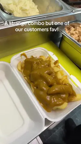 A strange combo but one of our customers fav!  Chips Curry and Chicken Tikka on top ☕️💗 #mollysdeli#fastfoodtiktok#foodtiktok#food#fyp#trending#viral#chipscurry#chickentikka#coatbridge#followme#viral#glasgow
