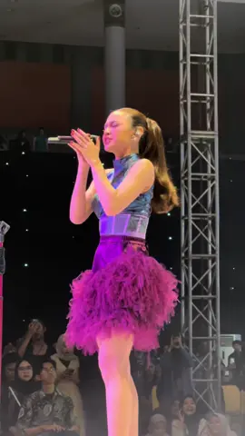emang boleh se UWUUU ini???🥹😍 “iky untuk selamanya” #mahaliniraharja #fabula #fabulamahalini #panggungnyalini #liniiky #mahalini #konsermusik #konsermalang #konsersurabaya 