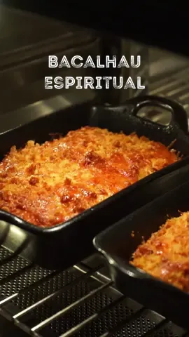 BACALHAU ESPIRITUAL - 📷🐟😋 Delicia-te com o sabor deste Bacalhau Espiritual! Cada garfada é uma viagem ao coração da culinária portuguesa. Neste vídeo, vou mostrar-te como preparar este prato delicioso e partilhar dicas para garantir que fique perfeito. Além disso, com a ajuda do @mercadao.pt, consegues ter acesso a todos os produtos sem ter que sair de casa. Não é incrível? 😲😲 Então comenta aqui em baixo se vais querer fazer esta receita e eu partilho contigo todos os ingredientes e quantidades. E agora? Agora é a tua vez!!! 🫵🏽 - - - - - - - - - - #mercadao #mercadaonacozinha #qchef #ochefemtuacasa  #bacalhauespiritual #cozinhatradicional #saboresportugueses #amantesdecozinha #partilhasaborosa 