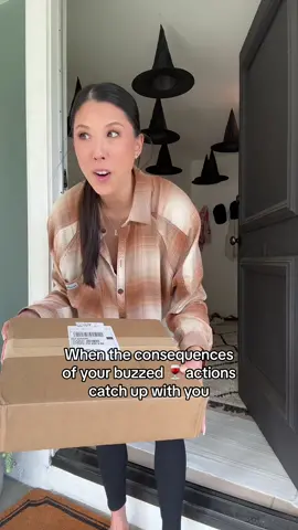 Online shopping can be dangerous. 🍷😏😂 #winetimе #winetok #MomsofTikTok #funnymoms 