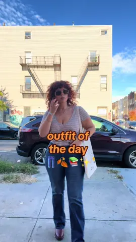 pov taking my books back to the library without a jacket in october lol 📚👖🍂👢✨ #OOTD #nyc #levijeans #70sinspired #coachboots #raybansunglases #fitcheck #totebagaesthetic #fallaesthetic 
