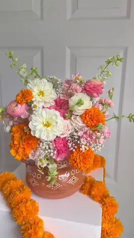 This Day of the Dead flower arrangement is created to commemorate and celebrate this traditional Mexican holiday. It features an assortment of vibrant flowers such as marigolds, dahlias, ranunculus, and and carnations, all carefully selected for their vibrant colors and symbolism. The rich colors, intricate details, and traditional symbols make it a heartfelt tribute to honor and remember loved ones who have passed away during this meaningful holiday. #flowers #floristoftiktok #flores #floristalife💐 #diadelosmuertos #dayofthedead 