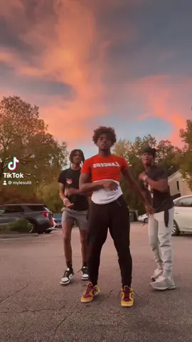 sky go crazy in da back #fyp #football #dancer #chrisean #lilmabu #blueface #viral