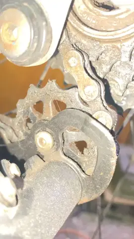Que es eso  🤢🤢🤢🤢🤢😂😂😂😂😂🔥🔧🔧  No olvides reservar tu  hora con nosotros ‼️‼️✅✅   #viral #mtb #bike #ciclismo #shimano #puentealto #bikelife #reparacion #conchetumare #tallerdebicicletas 