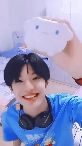 Một em cún mê Cinnamoroll 😘  #trươngtrạchvũ #zhangzeyu #张泽禹 #tfgiatộcf3 #tf家族三代 