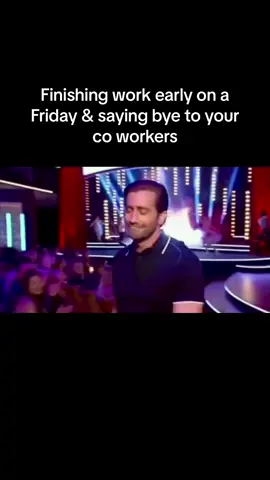 #jakegyllenhaal #friday #fridayfeeling #worklife #earlyfinish #funnyvideo #humour 