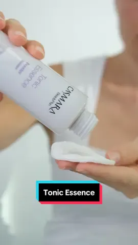 ¿Multiplicar la eficacia de la rutina de belleza? ¡Es posible con Tonic Essence! 🙌✨ Nuestra nueva esencia preparadora concentrada en Niacinamida (Vitamina B3), tonifica, reequilibra, hidrata, activa y prepara la piel para un mejor cuidado y una mayor absorción de los ingredientes activos aplicados posteriormente. Día tras día, la calidad de la piel mejore y se fortalece, ¡sus resultados harán que se convierta en el nuevo esencial de tu rutina! 🤍🤍 #Tonico #Tonicofacial #Tonicofacialquees #Tonicoparaelrostro #Skincare #Rutinafacialdedia #Casmara #Piellimpia #pielbonita 