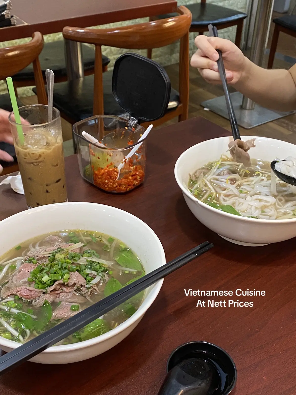 Check them out if you are around Chinatown and is craving for a hot bowl of beef pho 🍜  My colleagues slurped up everything despite being small eaters. Took a sip of the broth and it was pretty legit!  📍Co Ba Quan  21 Smith St, Singapore 058936 #wheretoeat #sgfood #sgfoodie #tiktoksg #vietnamese #pho 